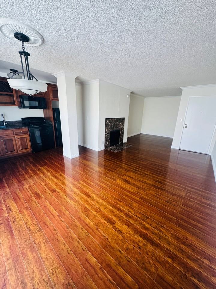 2414 S Barrington Ave #103 - Photo 2 of 19