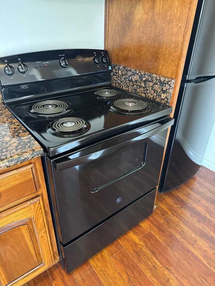 2414 S Barrington Ave #103 - Photo 7 of 19