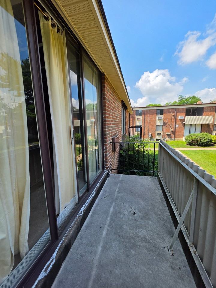 100 E Glenolden Ave #O15 - Photo 5 of 14