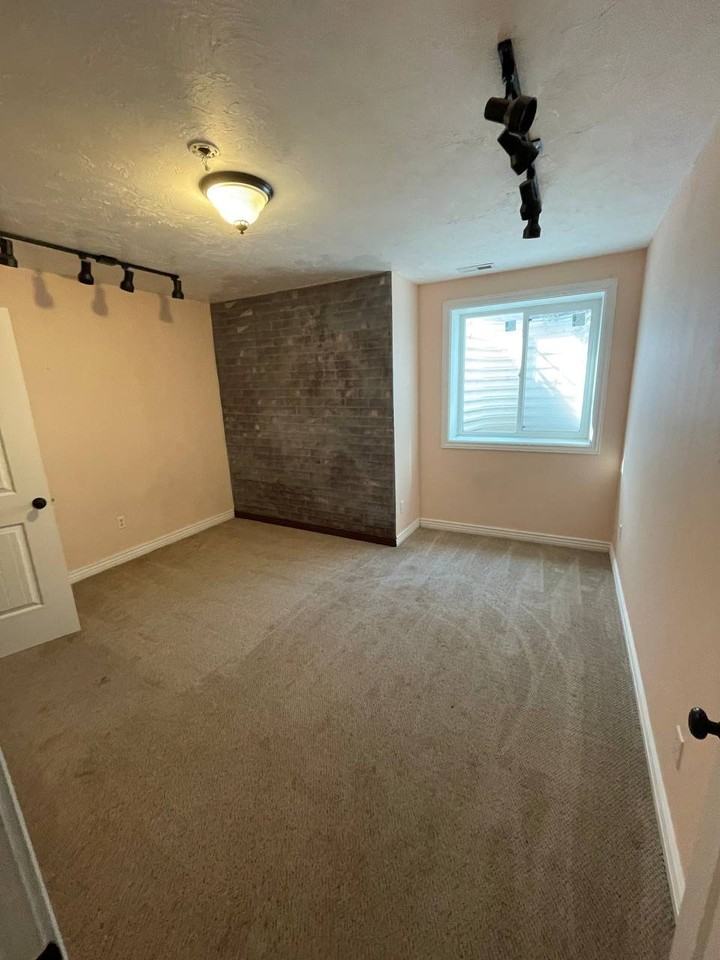 5882 E Iona Rd - Photo 5 of 11