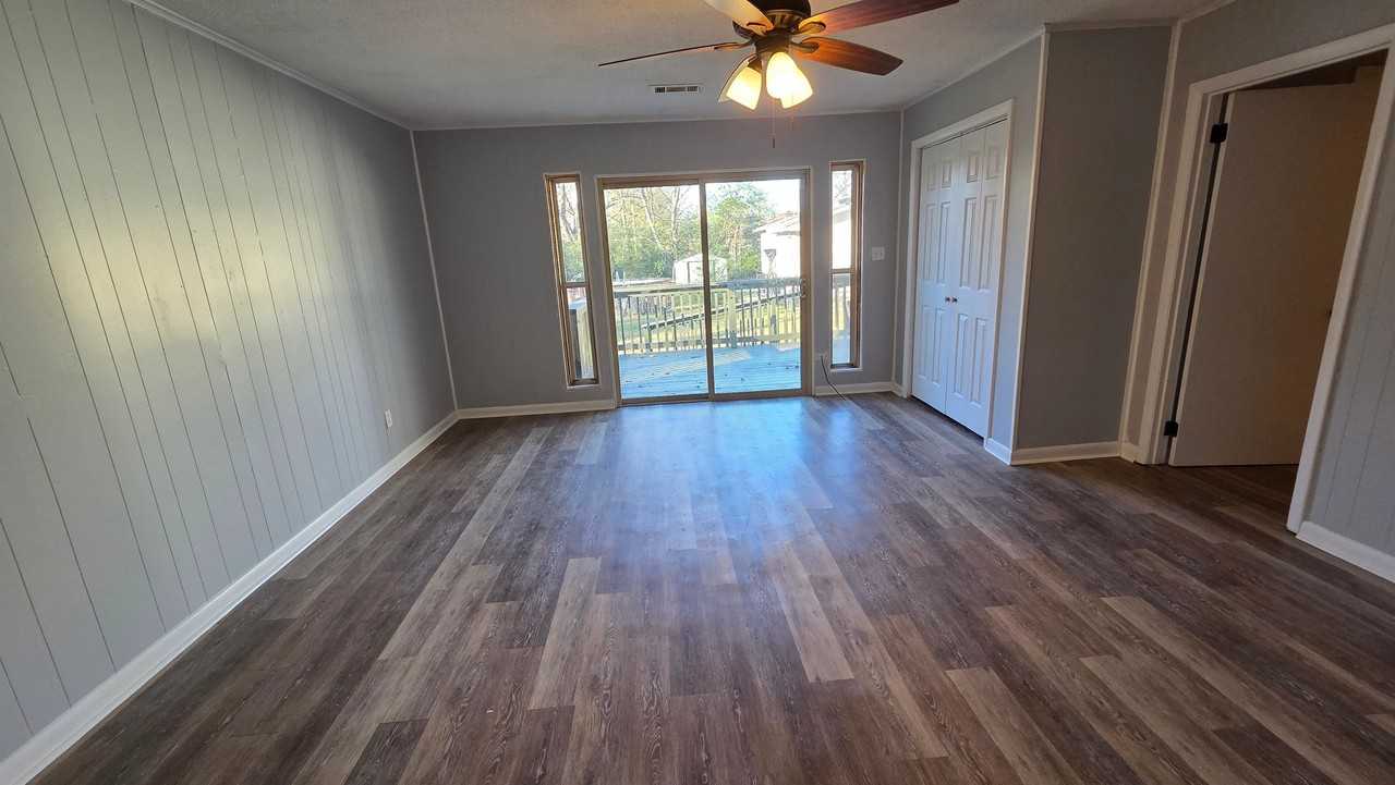 305 Stevenson St - Photo 2 of 19