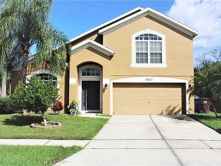 1021 Hacienda Cir - Photo 2 of 13