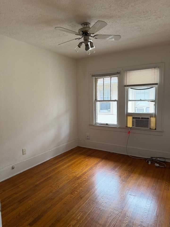 627 E Concord St - Photo 2 of 10