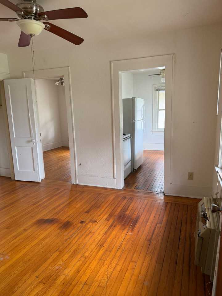 627 E Concord St - Photo 4 of 10