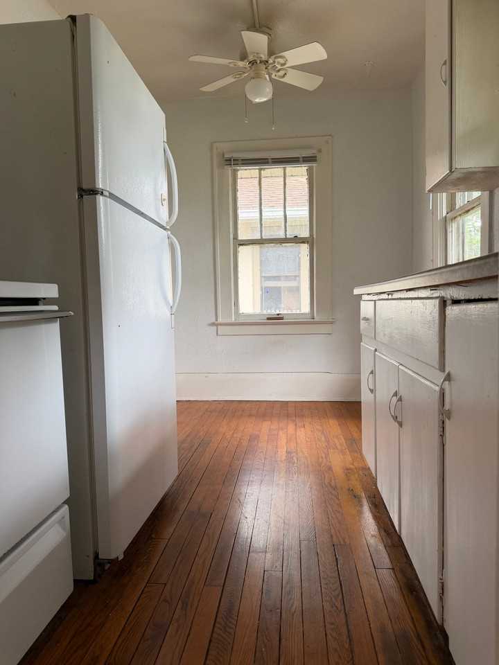 627 E Concord St - Photo 5 of 10