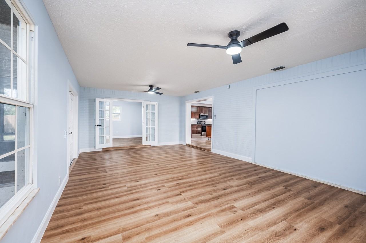 3372 Webber St - Photo 5 of 20