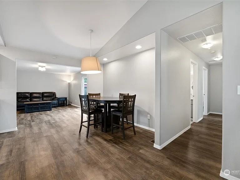 17168 Sawyer St Se - Photo 3 of 12