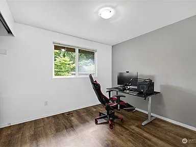 17168 Sawyer St Se - Photo 4 of 12