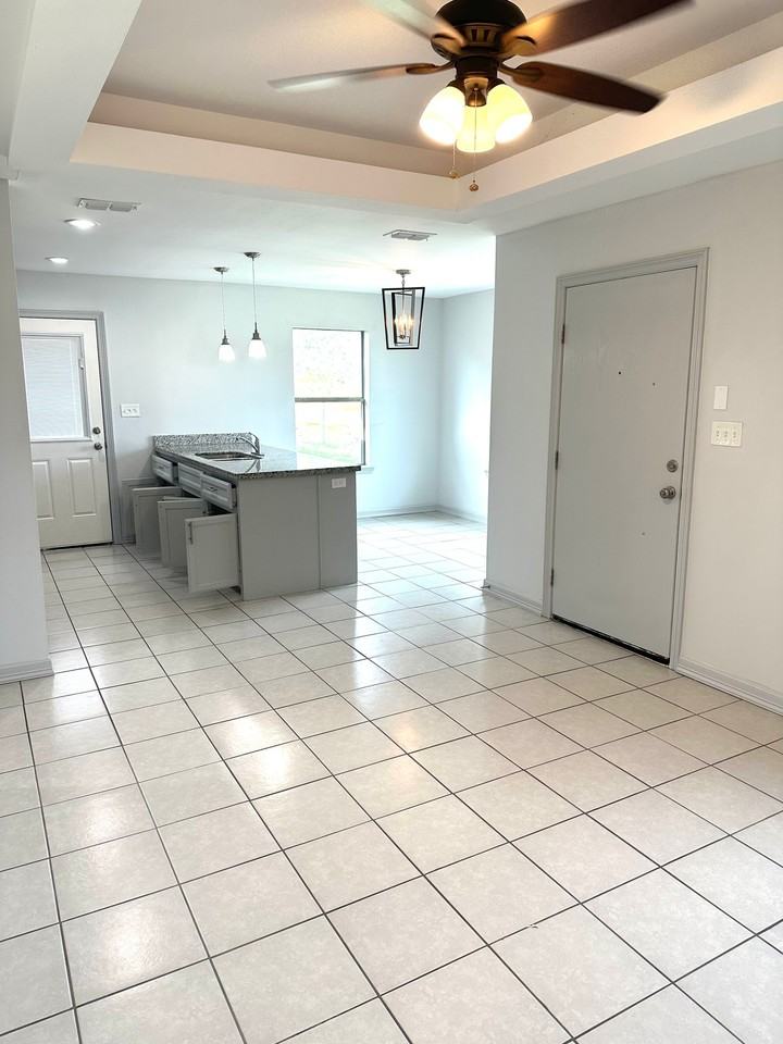 328 Clemente Ave - Photo 3 of 16