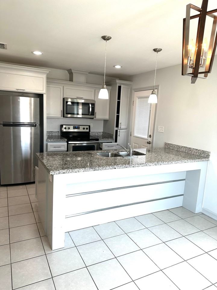 328 Clemente Ave - Photo 4 of 16