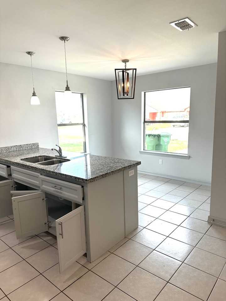 328 Clemente Ave - Photo 5 of 16