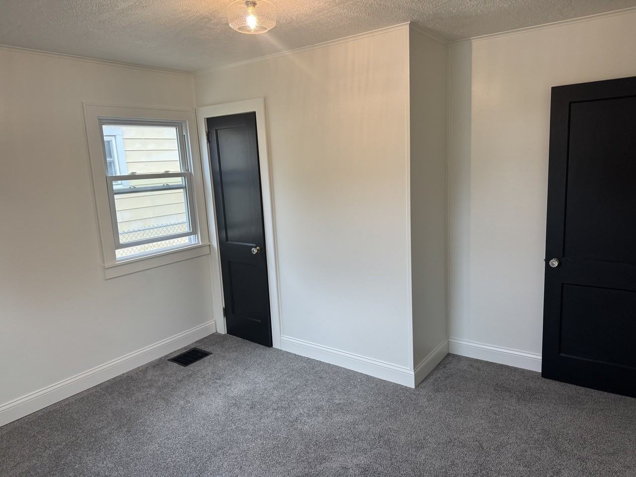 2706 S 71st St - Photo 5 of 17