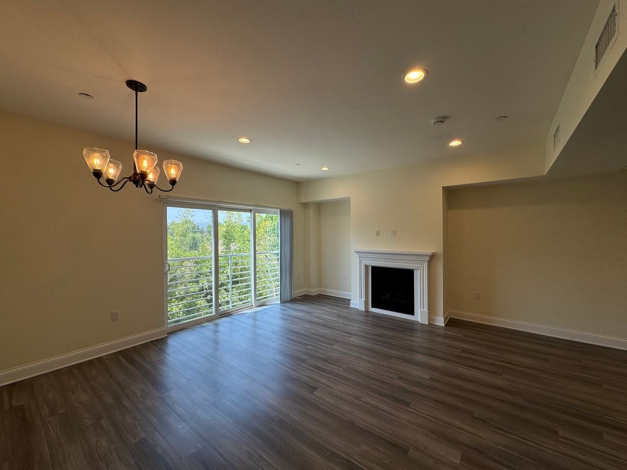 14934 Burbank Blvd #304 - Photo 4 of 16