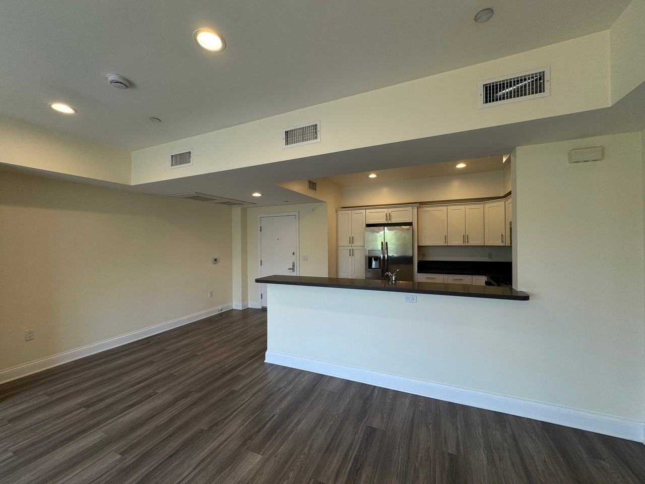 14934 Burbank Blvd #304 - Photo 5 of 16