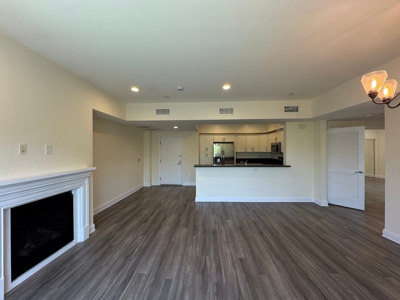 14934 Burbank Blvd #304 - Photo 6 of 16