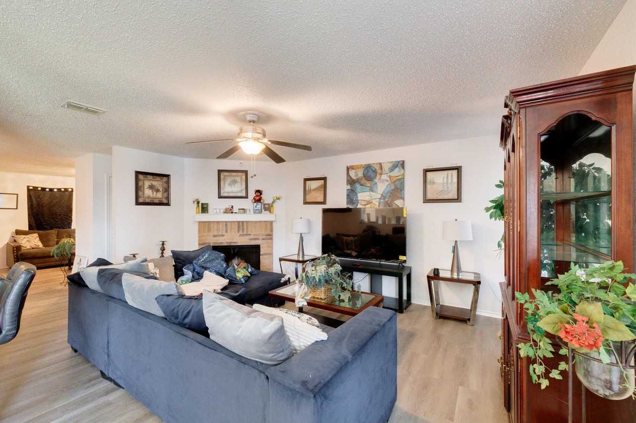 4260 Meadowknoll Dr - Photo 4 of 18