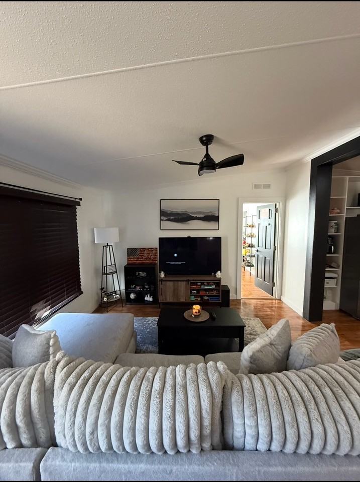 784 E Randolph St - Photo 5 of 19