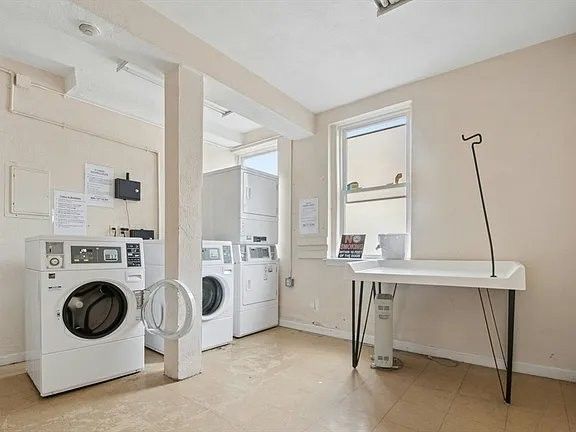 1423 Commonwealth Ave #502 - Photo 2 of 12