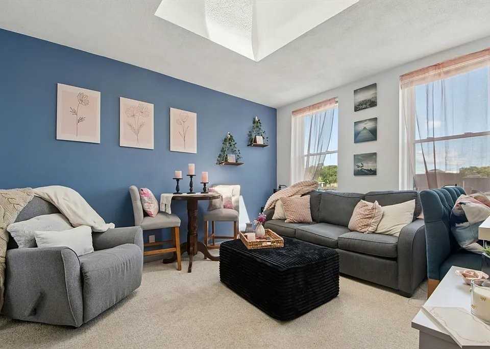 1423 Commonwealth Ave #502 - Photo 3 of 12