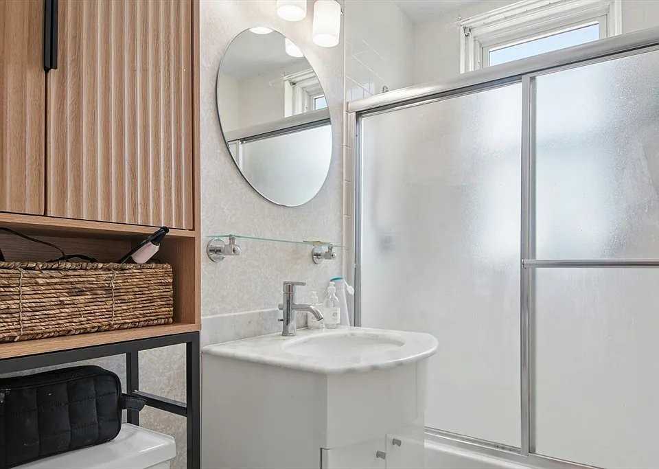 1423 Commonwealth Ave #502 - Photo 4 of 12
