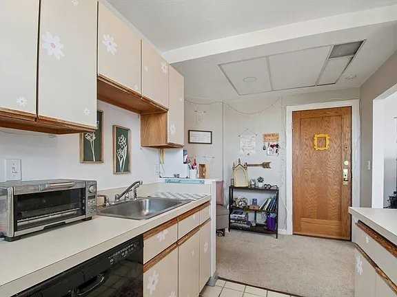 1423 Commonwealth Ave #502 - Photo 6 of 12