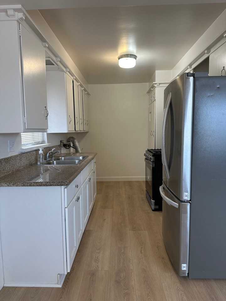 21871 Hurons Ave - Photo 5 of 14