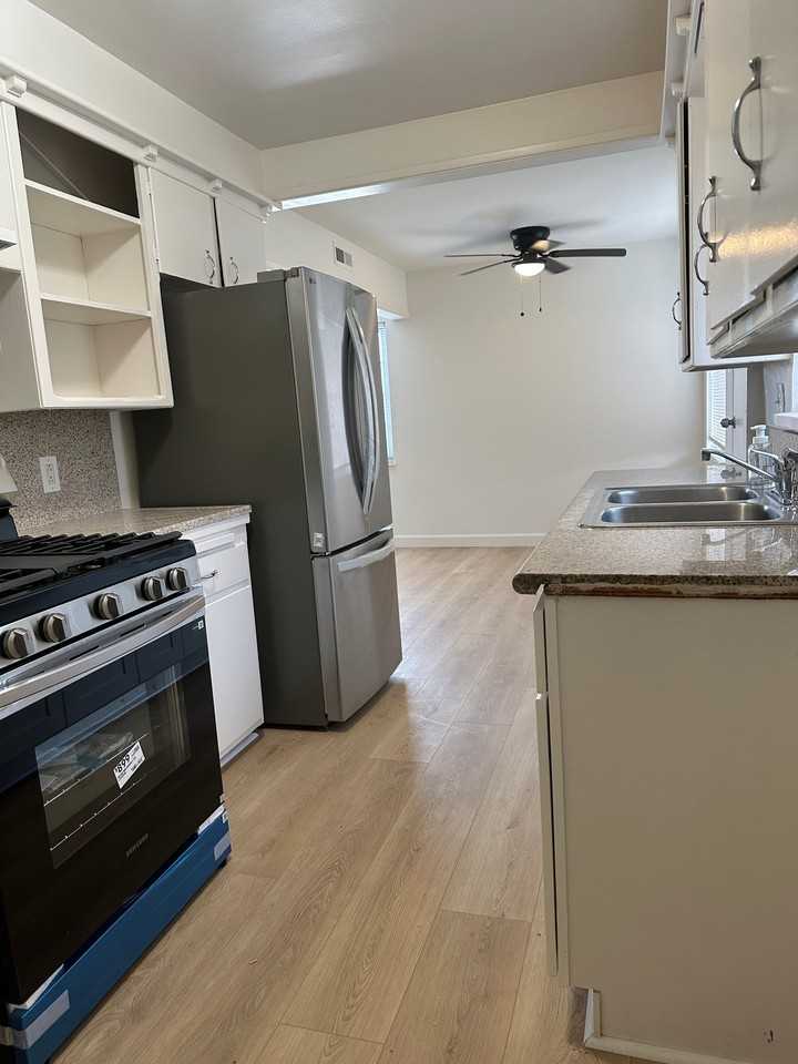 21871 Hurons Ave - Photo 6 of 14