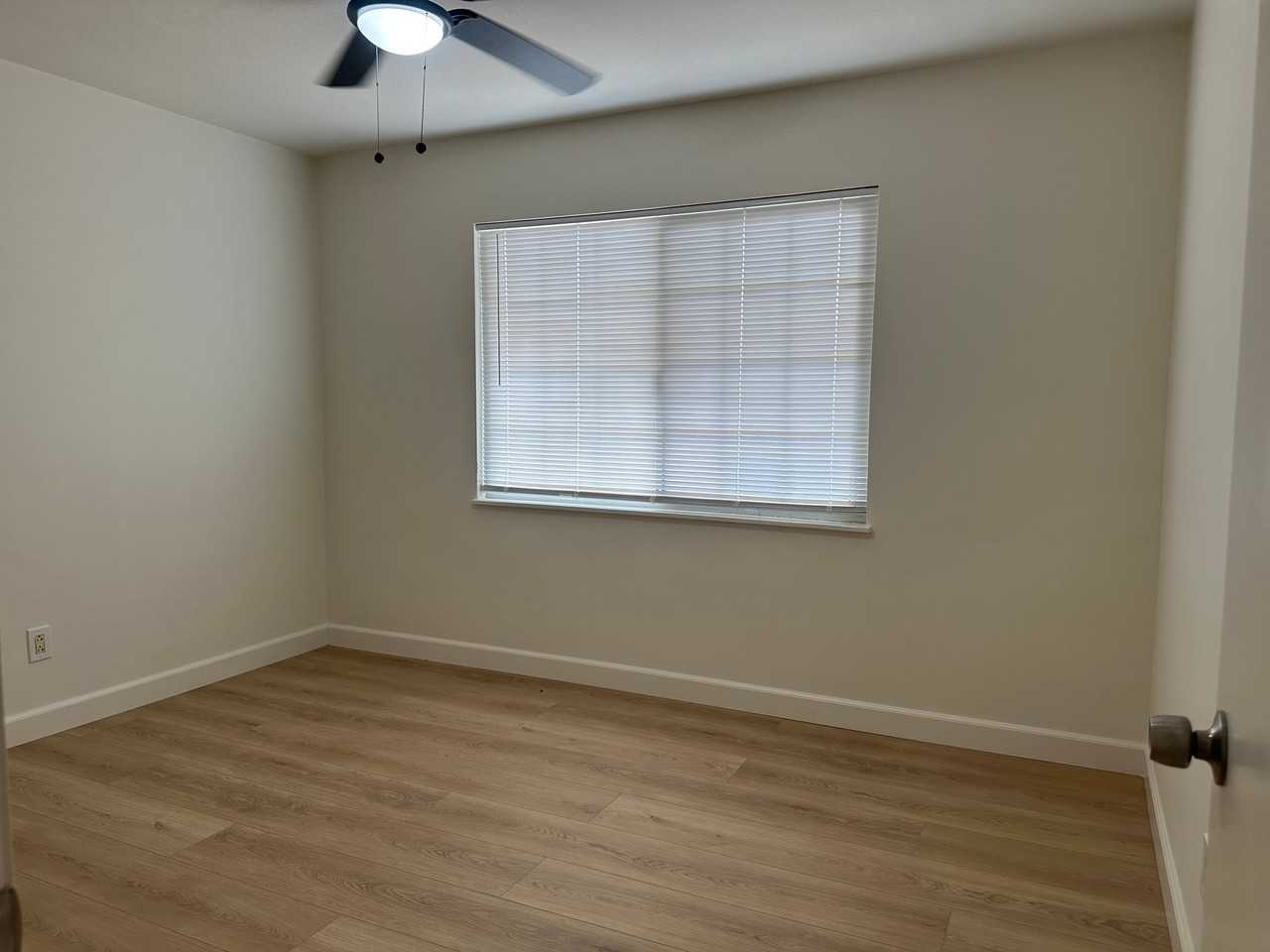 21871 Hurons Ave - Photo 7 of 14