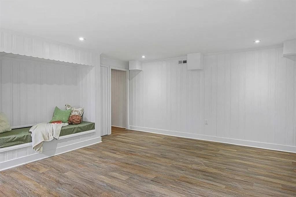 437 Salisbury St - Photo 6 of 12