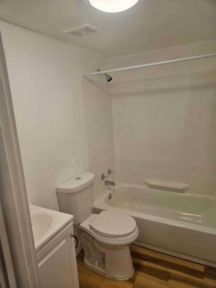 1216 Vine St #1 - Photo 4 of 7