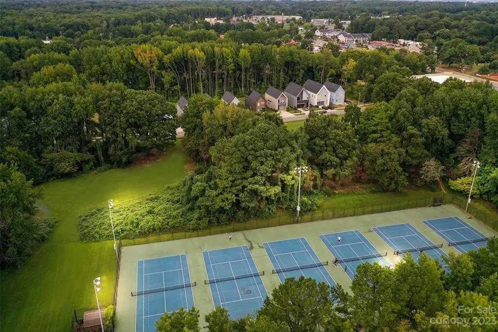 4115 Merlane Dr - Photo 3 of 14