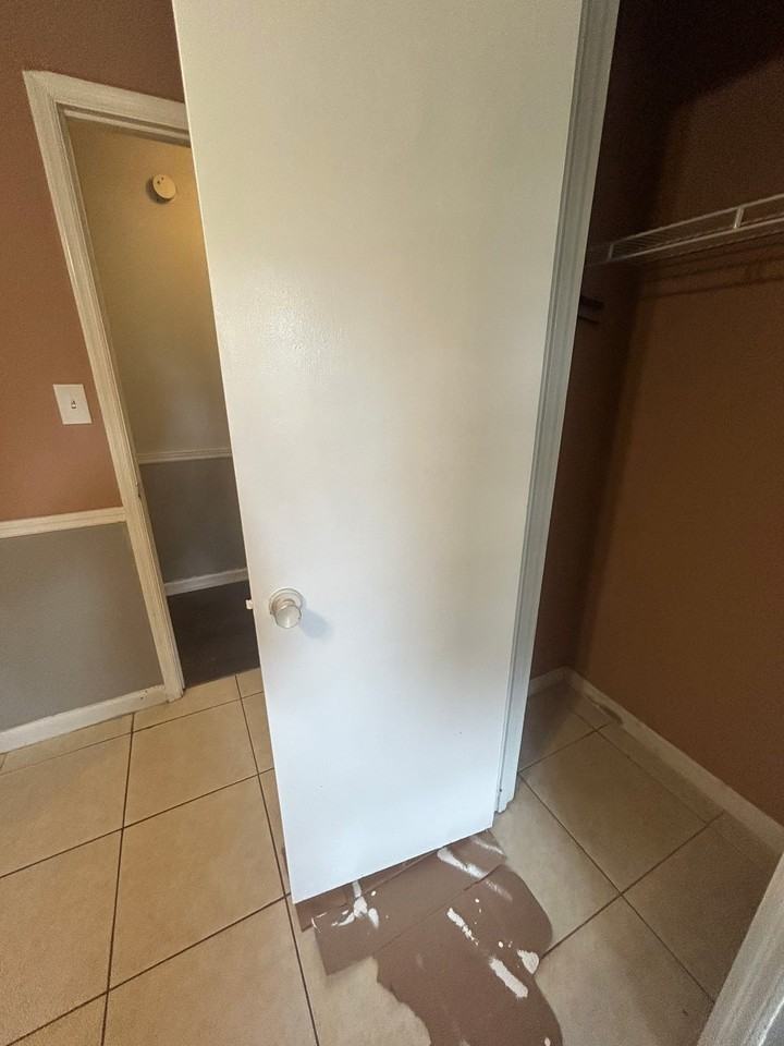 414 Crest Ct - Photo 5 of 10