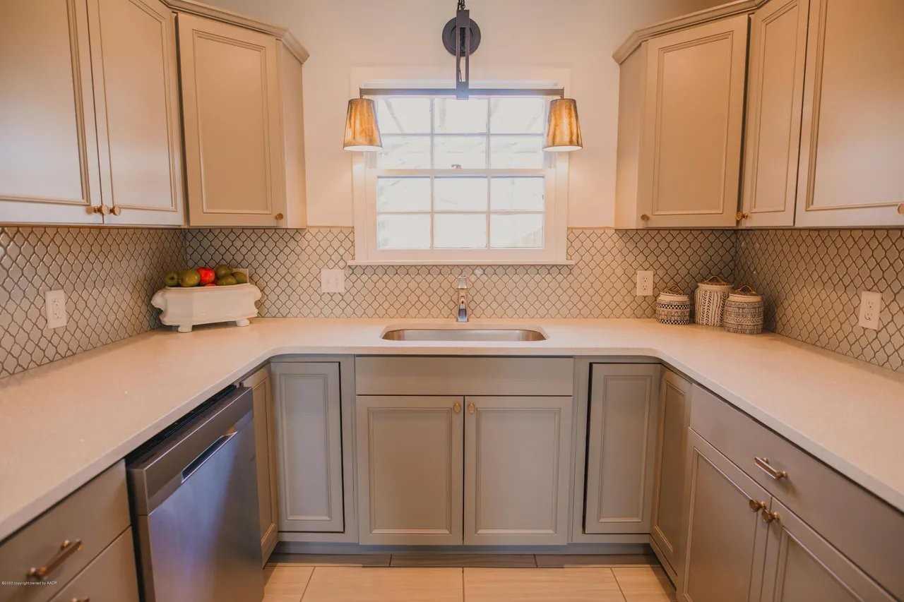 2029 S Fannin St - Photo 2 of 15