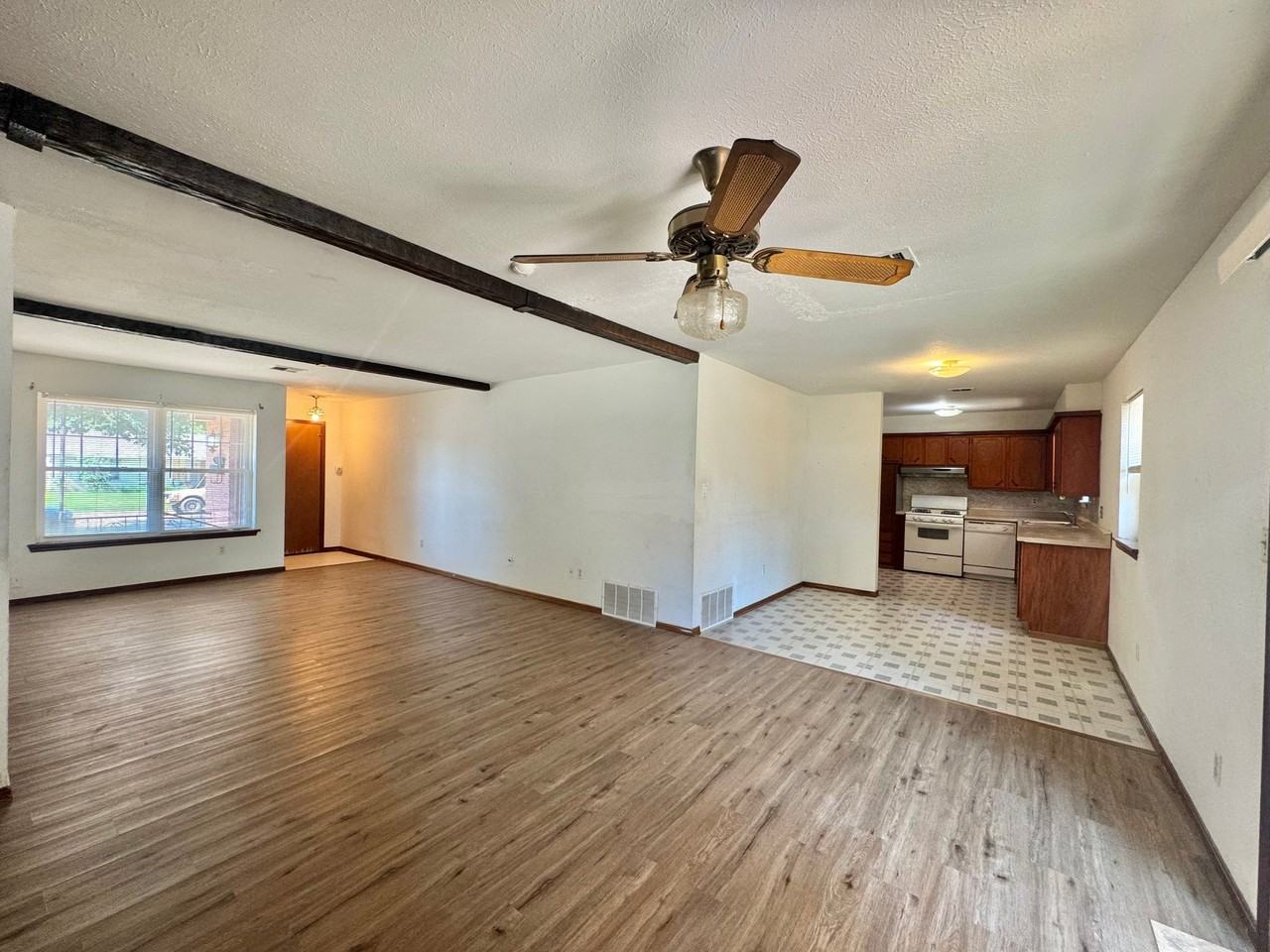 1233 Straka Ter - Photo 5 of 20
