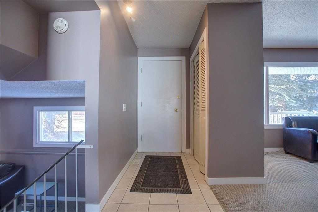 4028 40 Ave Nw - Photo 2 of 26