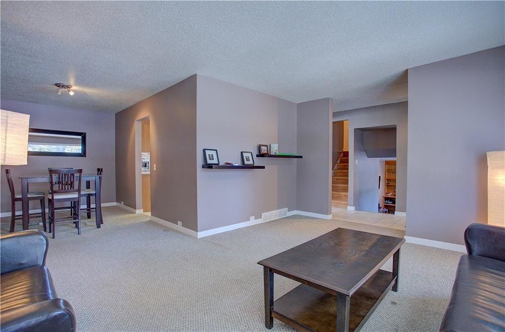 4028 40 Ave Nw - Photo 4 of 26