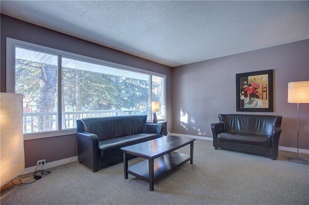 4028 40 Ave Nw - Photo 5 of 26