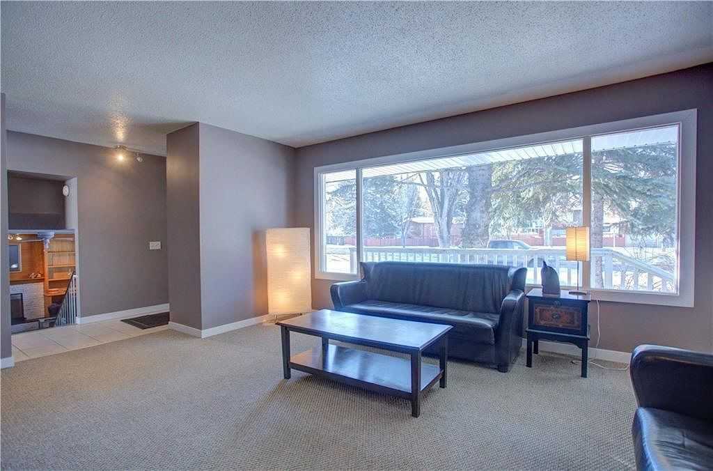 4028 40 Ave Nw - Photo 6 of 26