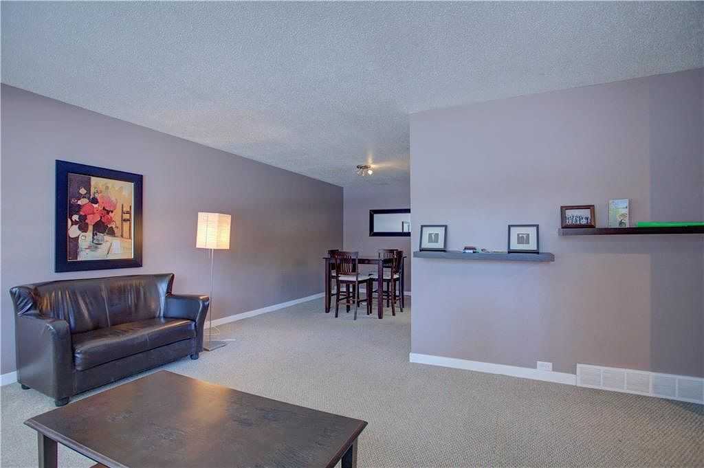 4028 40 Ave Nw - Photo 7 of 26