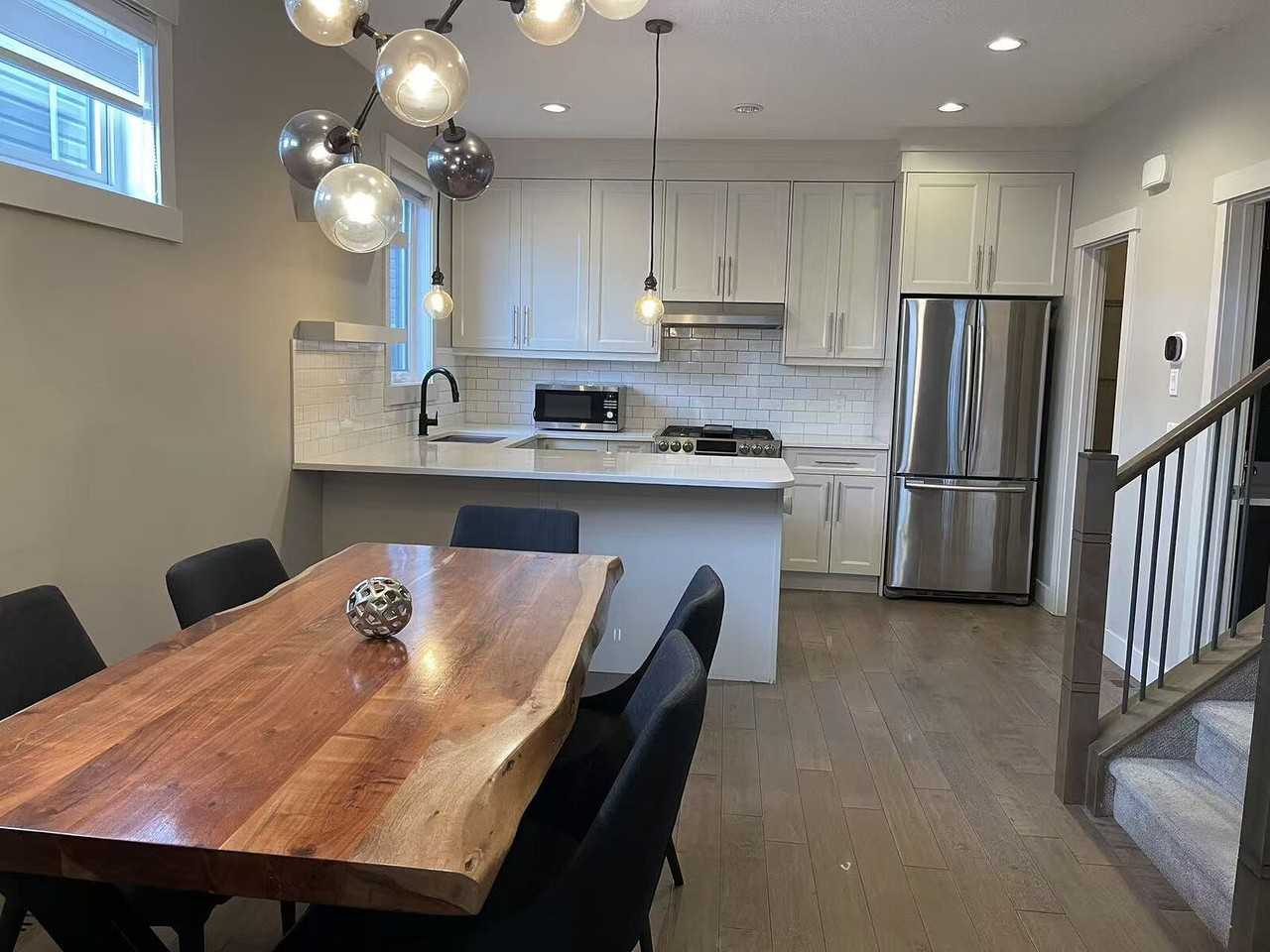 1404 29 St Sw - Photo 2 of 5