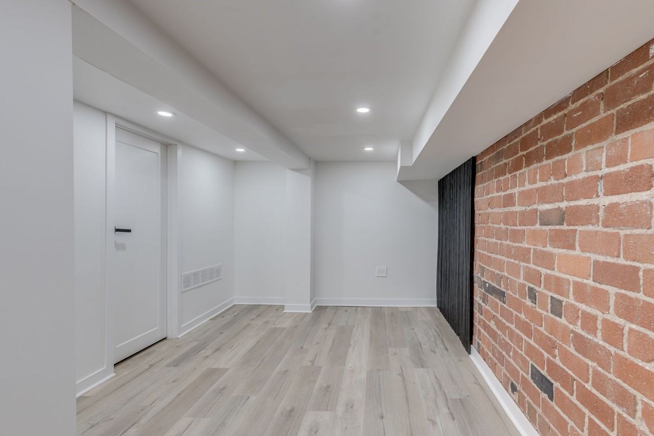 120 Glenlake Avenue #Bsmt - Photo 7 of 18