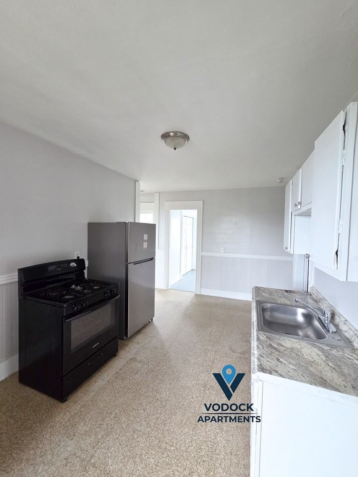 214 Pine St #5R - Photo 2 of 9