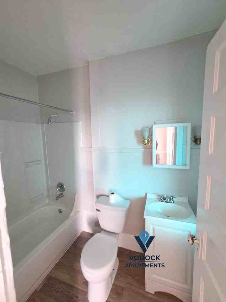 214 Pine St #5R - Photo 3 of 9