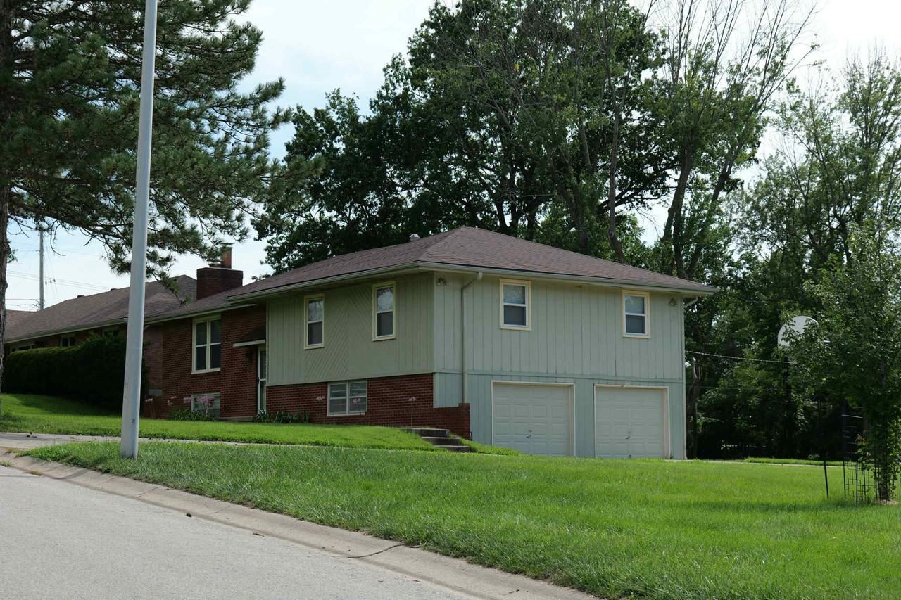 5018 Rosehill Dr #NA - Photo 2 of 16
