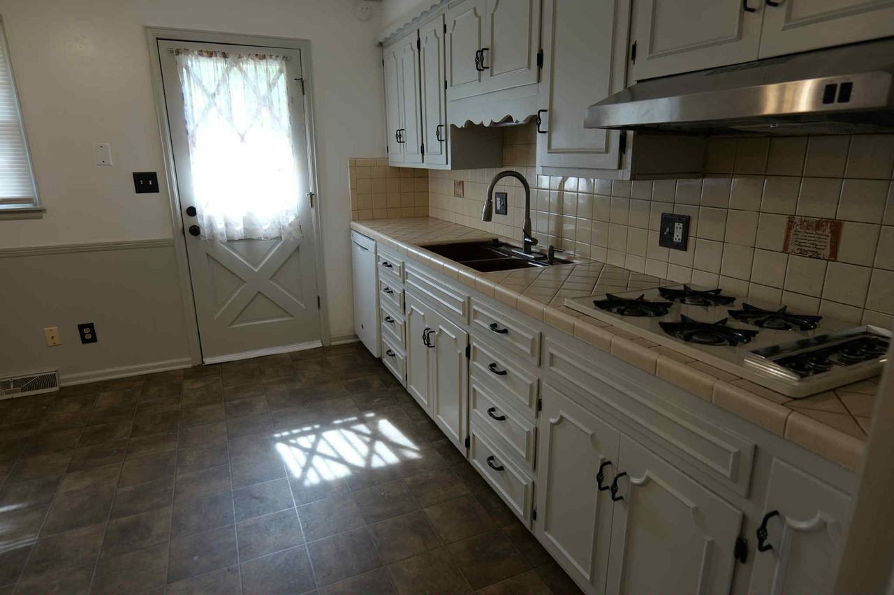5018 Rosehill Dr #NA - Photo 5 of 16