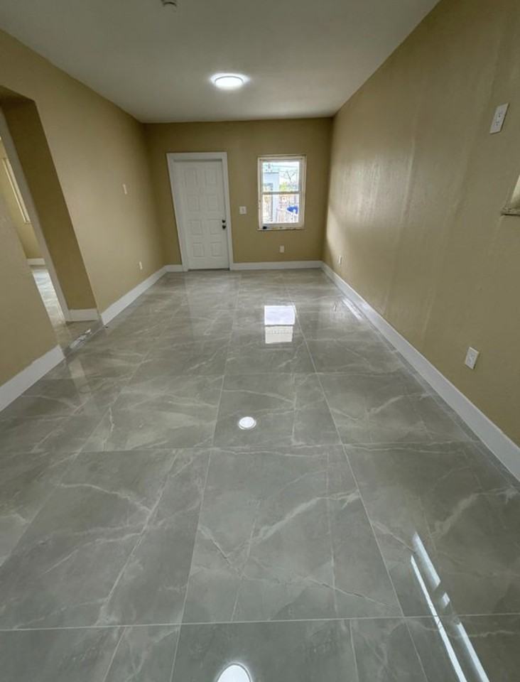 2336 Nw 35th St #REAR - Photo 4 of 16