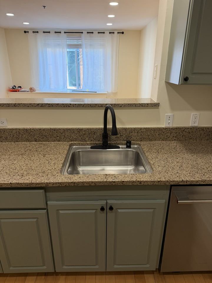 1970 Columbia St #513 - Photo 4 of 21