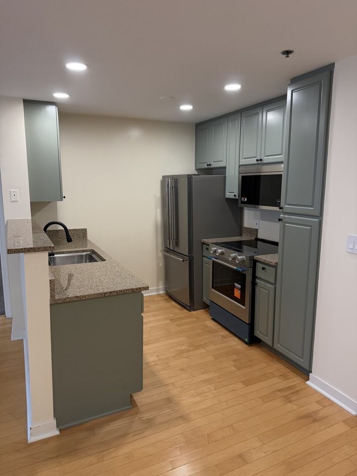 1970 Columbia St #513 - Photo 6 of 21