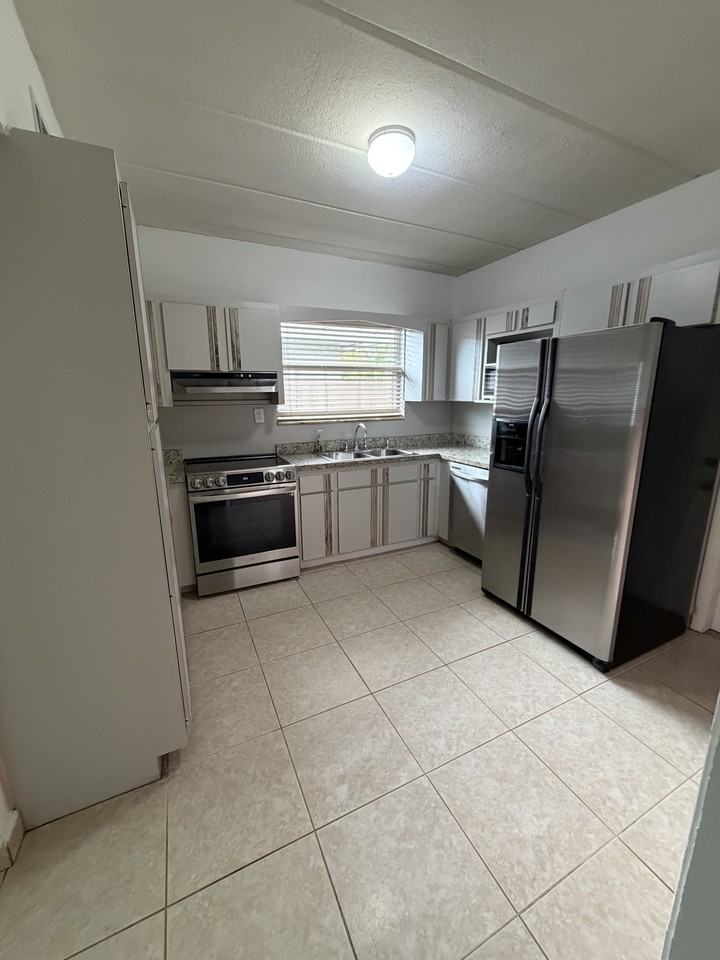 1120 Nw 30th Pl #NA - Photo 3 of 14