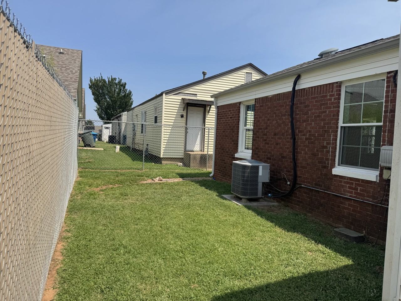 1005 E Edwards St #NA - Photo 2 of 17